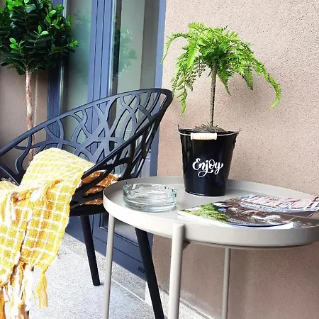 Smiling Places - In 公寓 *