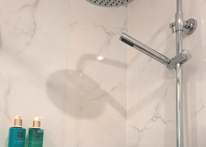 Smiling Places - In Porto