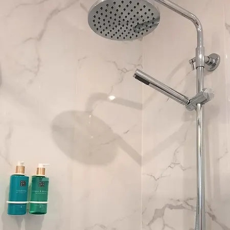 Smiling Places - In Porto