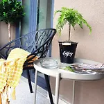 Smiling Places - In Daire *