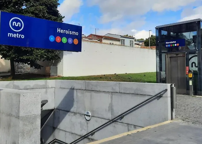 Smiling Places - In Daire